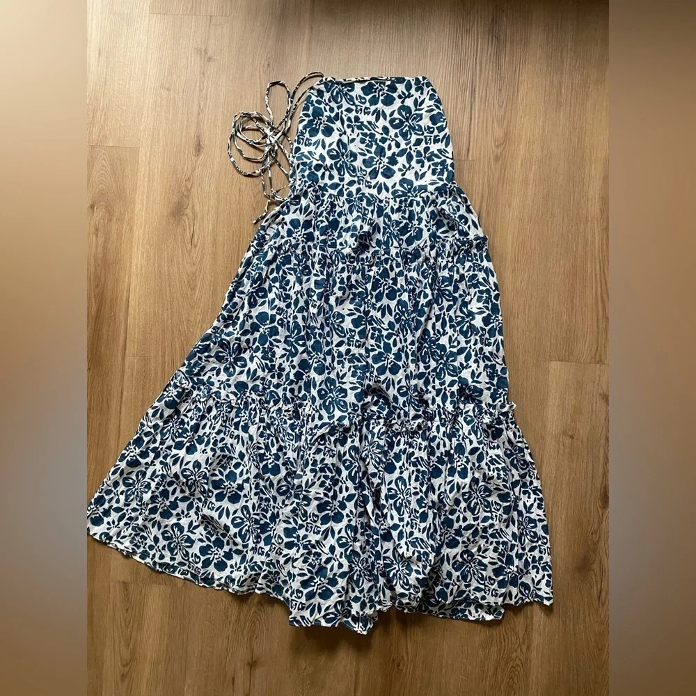 Cara Cara Blue and White Floral Harbour Island Midi Length Dress - Picture 2 of 6